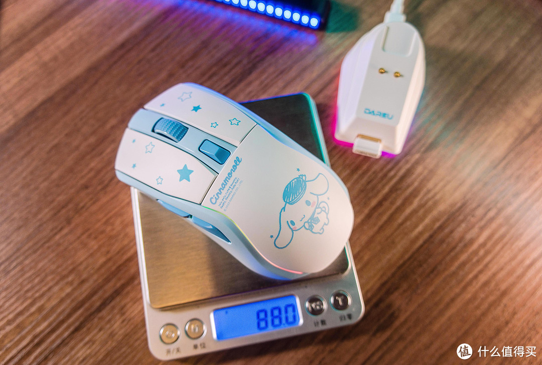 卖萌只服达尔优!达尔优X三丽鸥联名款の玉桂狗A950三模无线鼠标测评!