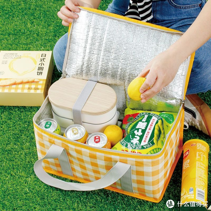 出游收纳，必备良品。每当出门在外，都需要一个实用方便的包来存放各种饮料食物和日用品