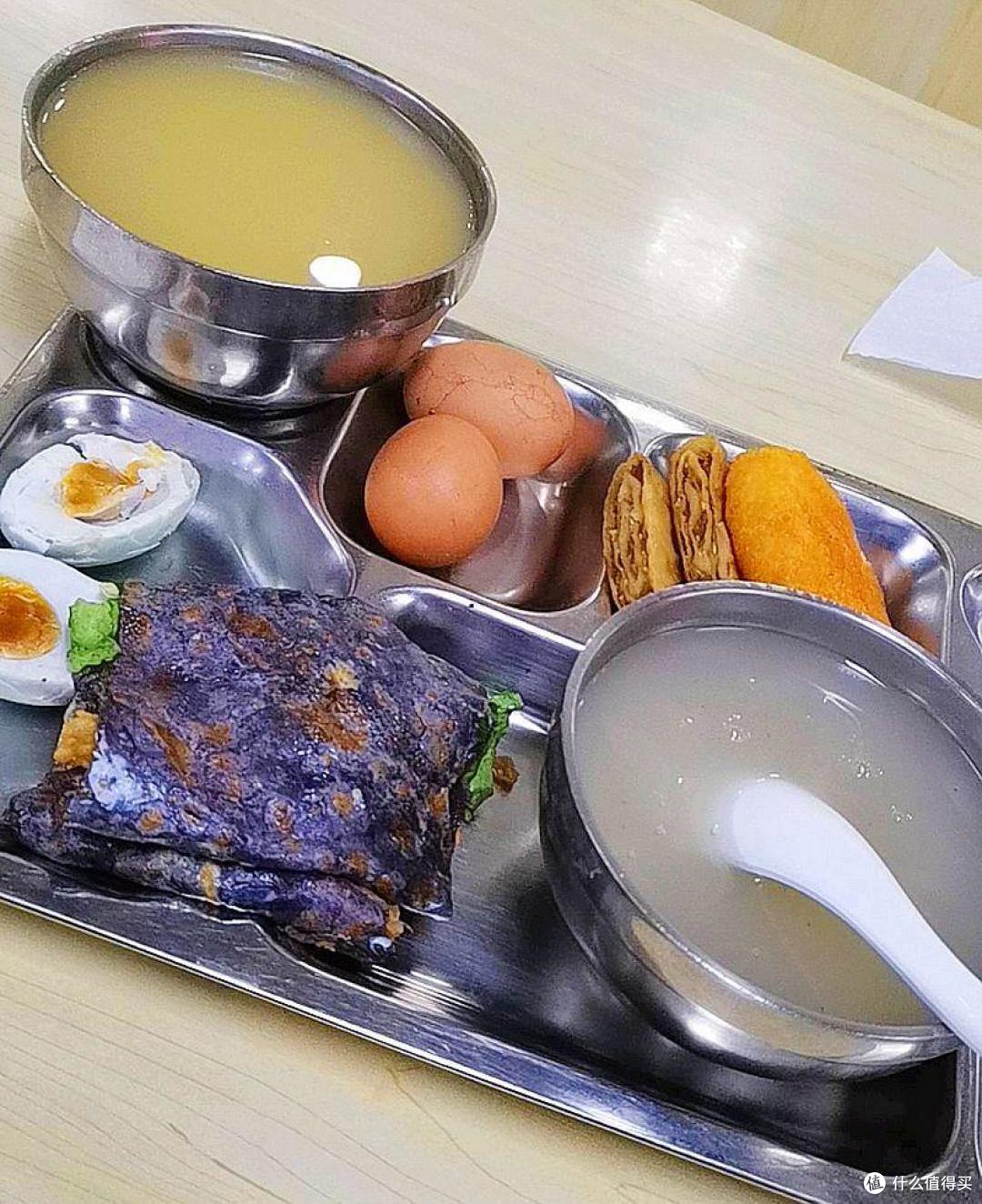看看大食堂早餐吃的啥?馄饨油条配烧饼,真好吃