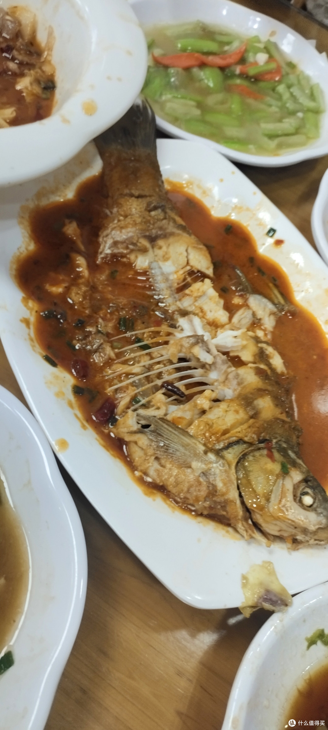 周末聚餐~苍蝇馆子六个菜真的是根本就吃不完,色香味俱全。