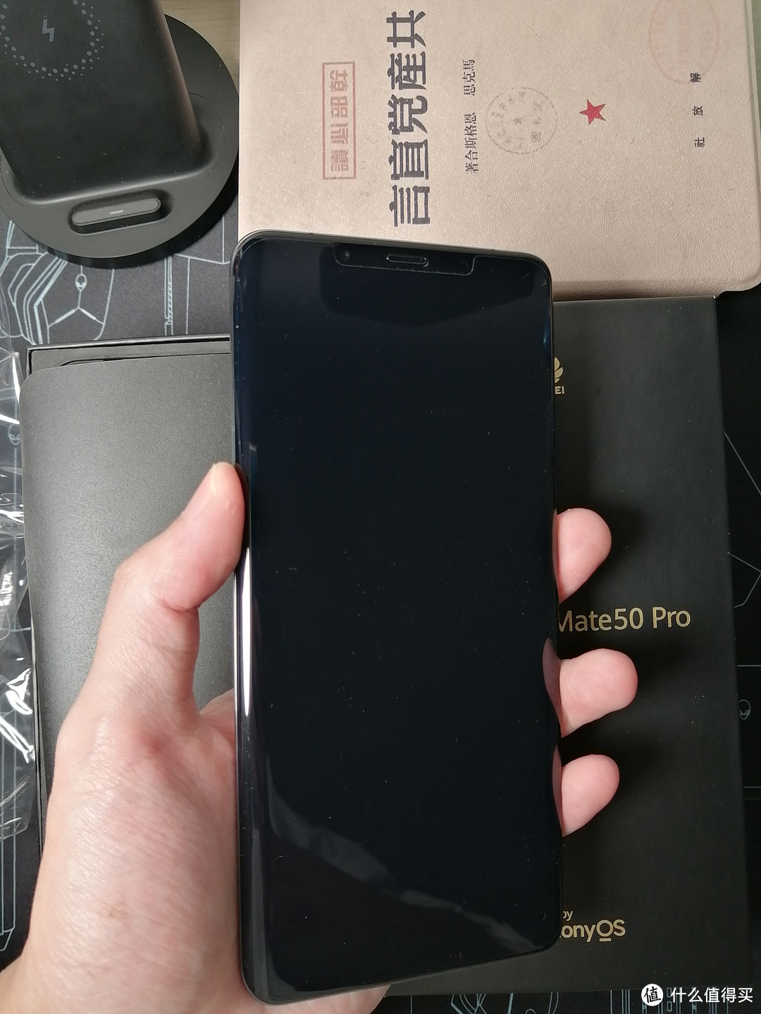 香？很香！！！既然京东百亿补贴的iPhone 14 pro一直显示销售火爆，那干脆上手HUAWEI Mate 50 Pro顶配