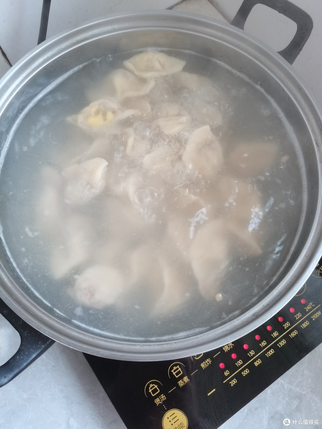 放假和妈妈一起包饺子