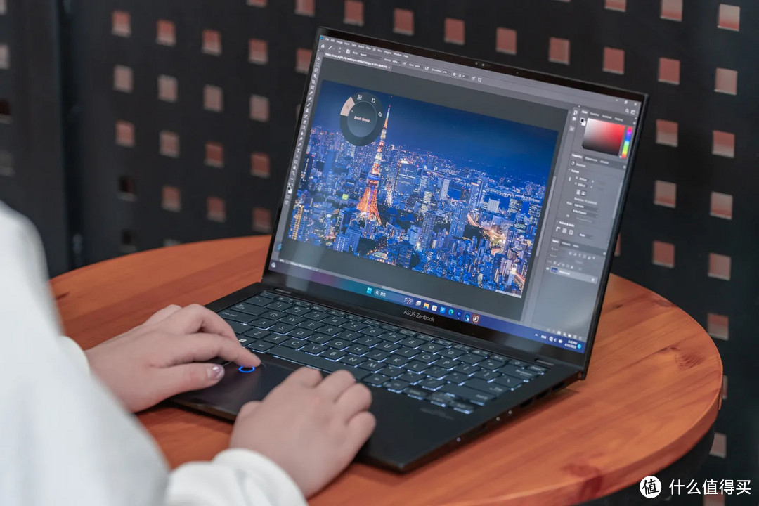 顶级 OLED 屏幕 + 虚拟旋钮的高能轻薄创作本：华硕灵耀 Pro 14 测评