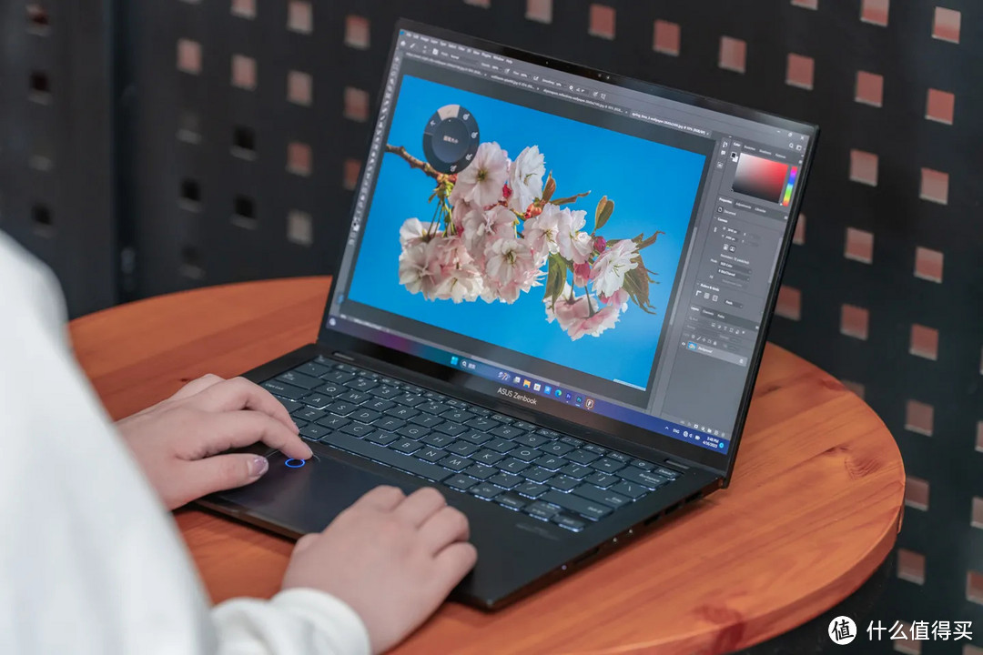 顶级 OLED 屏幕 + 虚拟旋钮的高能轻薄创作本：华硕灵耀 Pro 14 测评