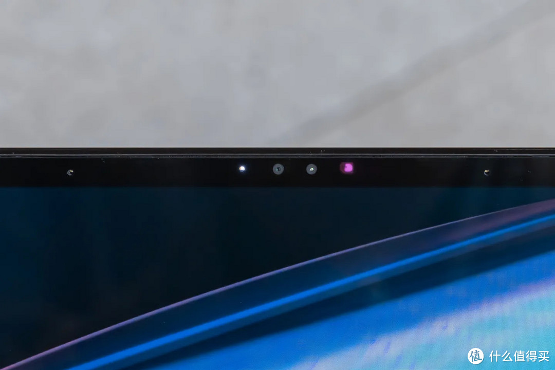 顶级 OLED 屏幕 + 虚拟旋钮的高能轻薄创作本：华硕灵耀 Pro 14 测评