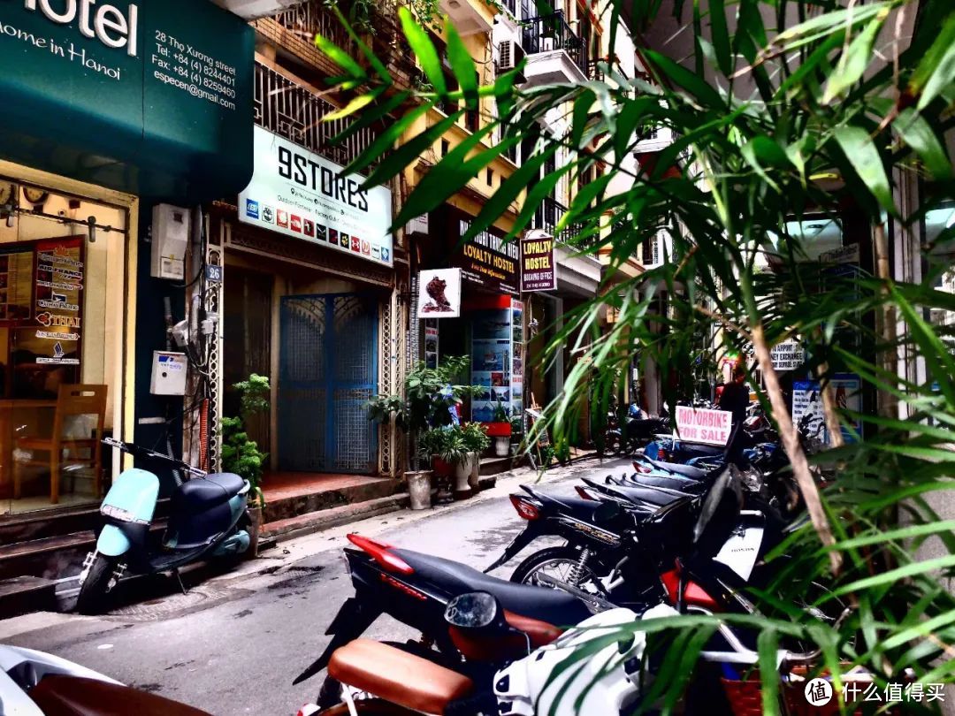 在越南街头随处可见的咖啡馆和法式建筑