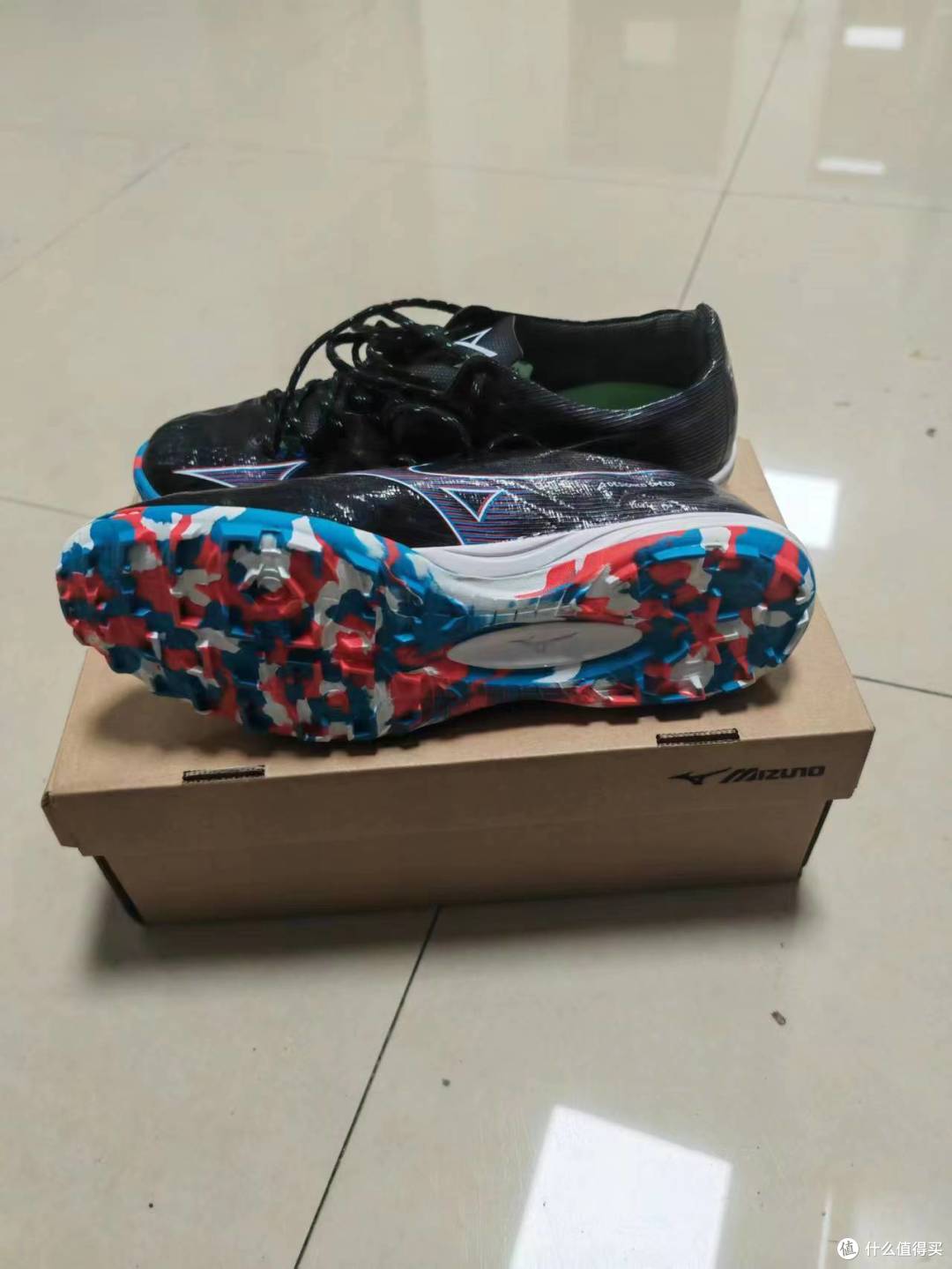 黑色鞋面比较耐脏
