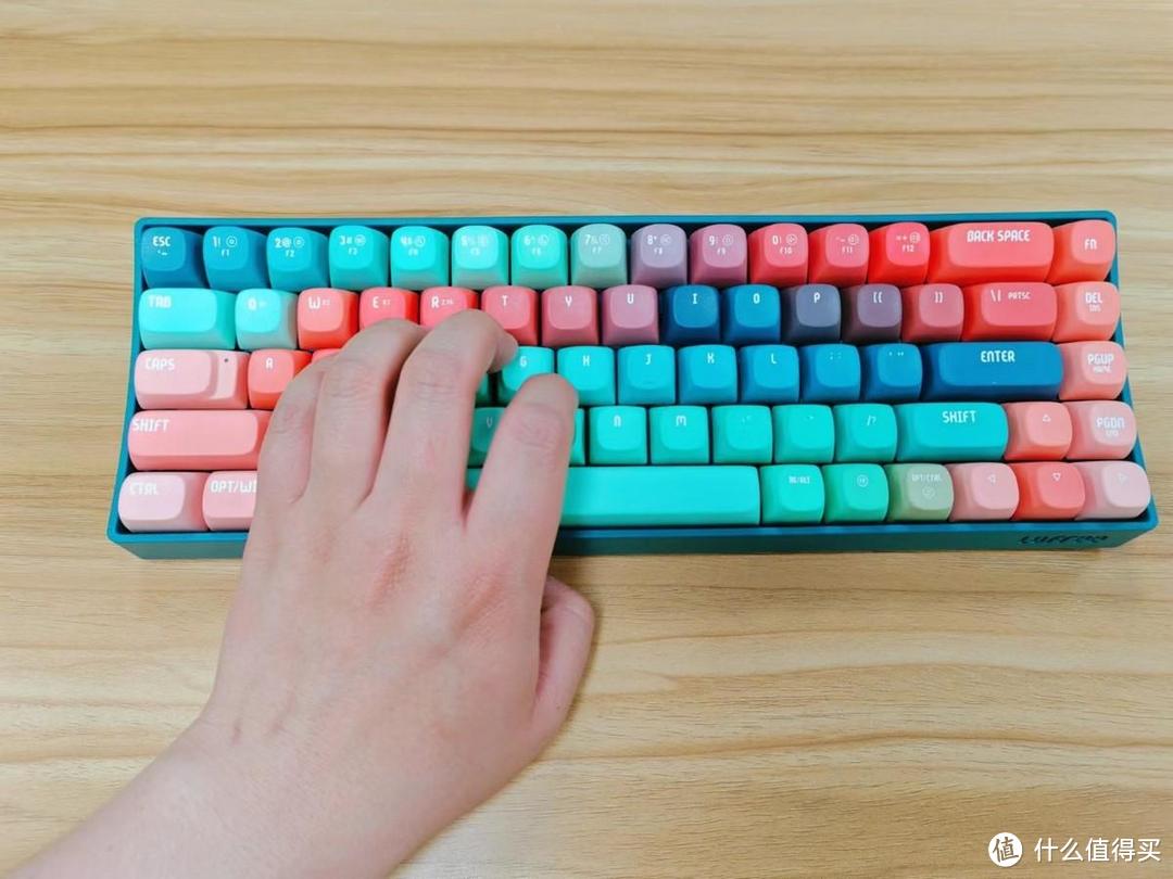 洛斐小翘锦鲤机械键盘评测：颜值与手感并存，游戏、办公兼顾！