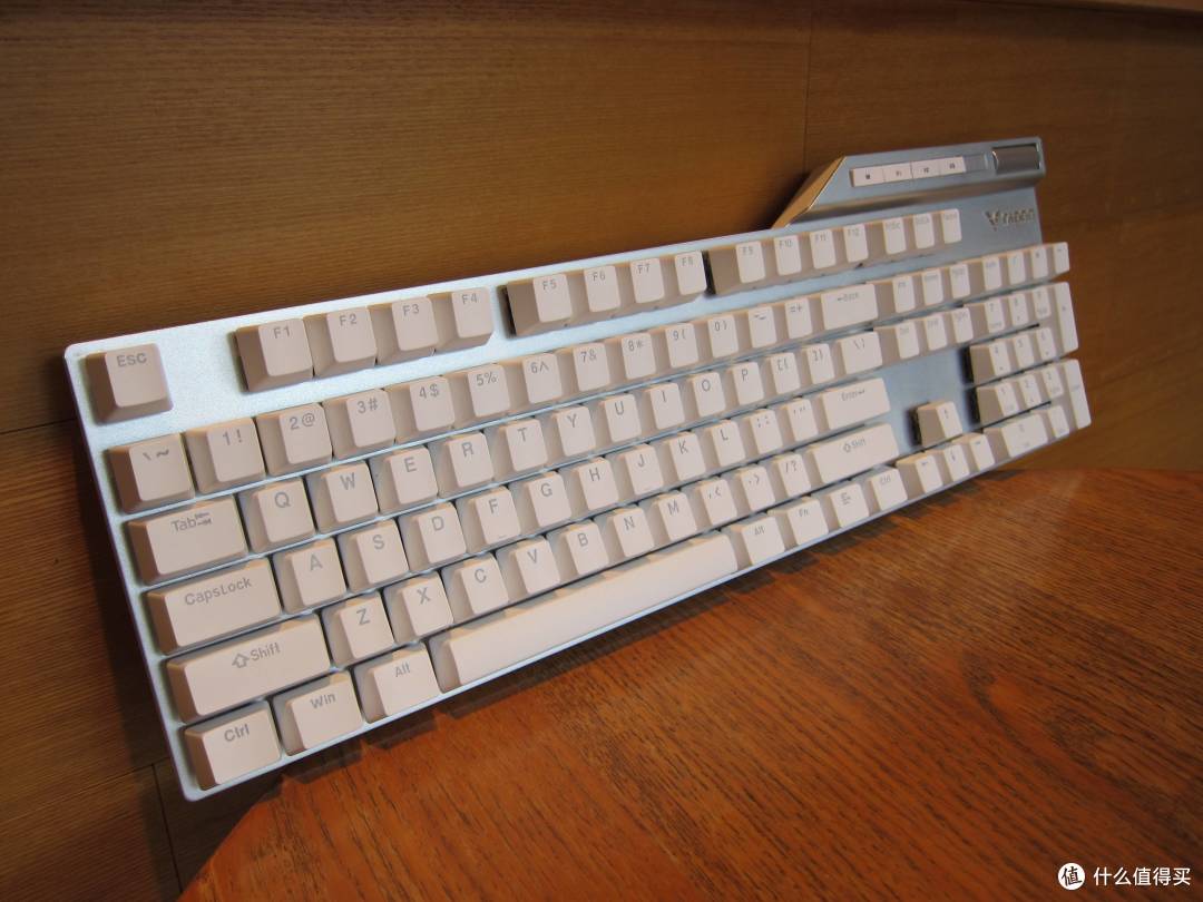 机械键盘也能DIY!雷柏V700DIY热插拔型游戏机械键盘玩法多