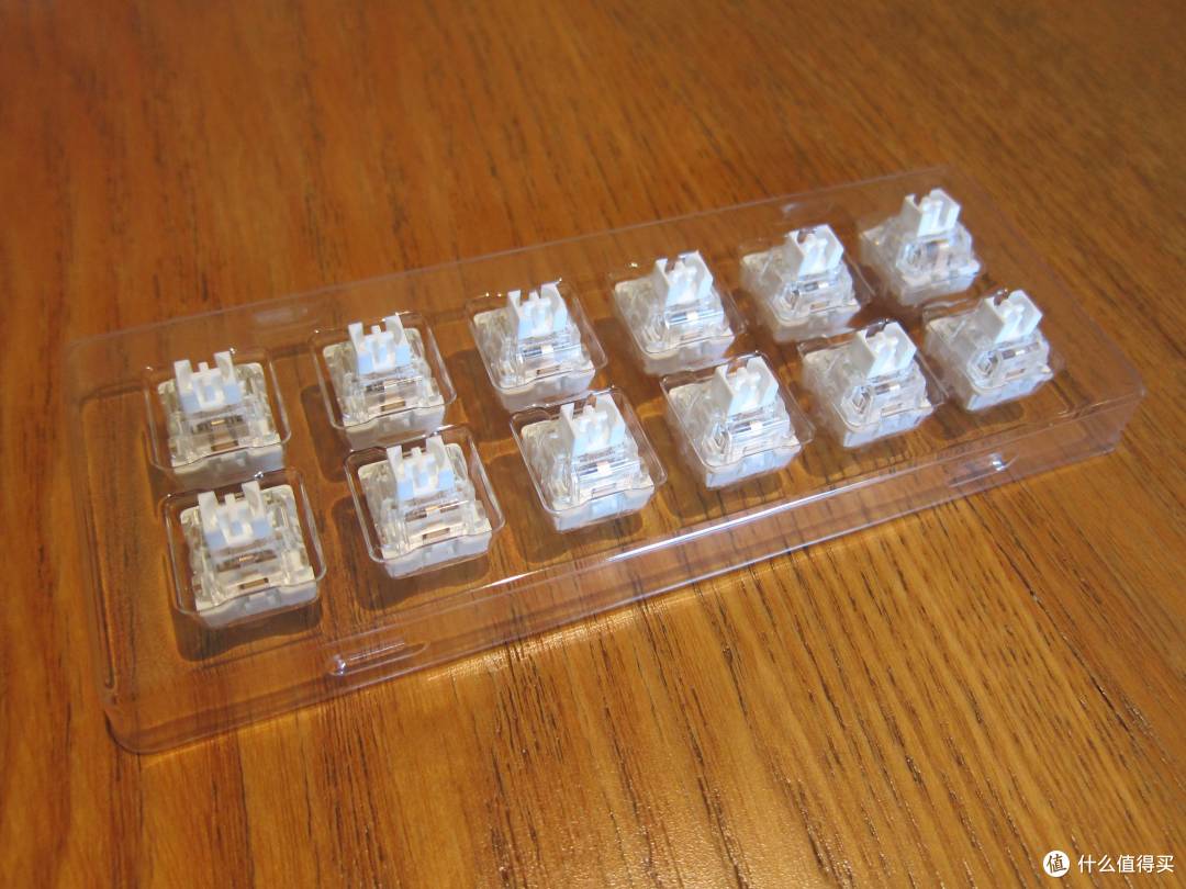 机械键盘也能DIY!雷柏V700DIY热插拔型游戏机械键盘玩法多