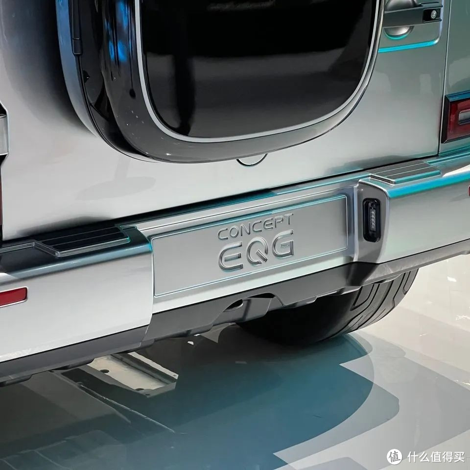 奔驰的纯电绿色SUV上海车展上。