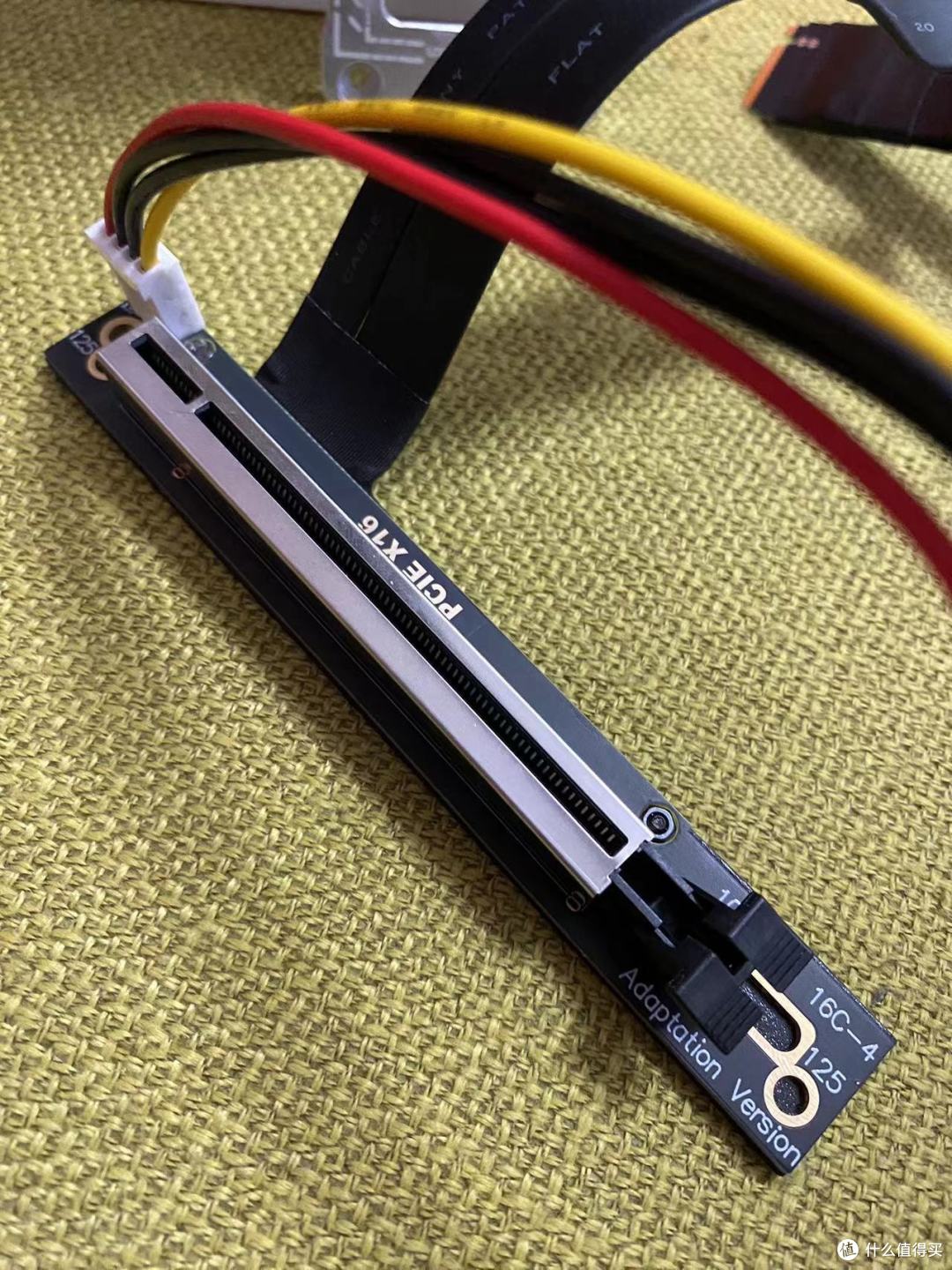 50元一条线拯救500元12代酷睿处理器?固态硬盘M2转插AMD560XT8G显卡!PCI-E 16X变4X到底性能损失多少?