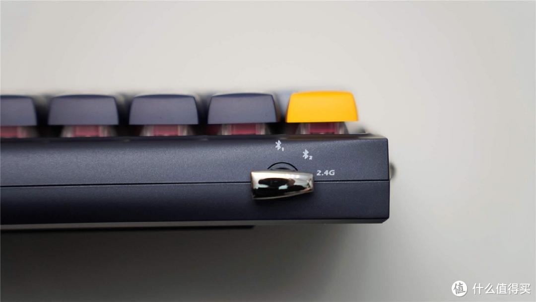 杜伽Hikeys双模无线机械键盘实测：真窄边框及凯华红轴，白色耐看
