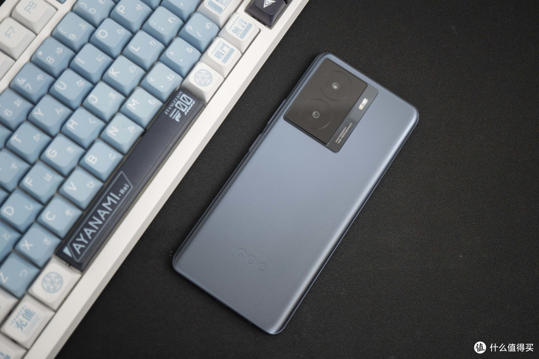 开箱IQOO Z7x,6000毫安+80W快充的续航怪兽