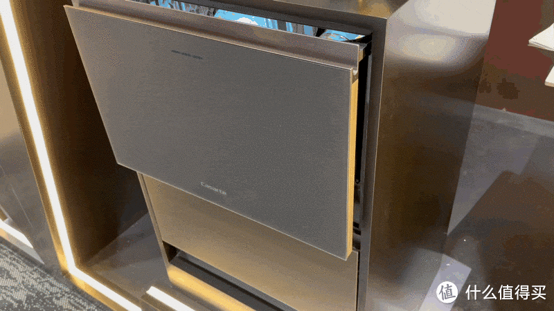 探访AWE：双抽设计、自动开关门—卡萨帝新品洗碗机还有哪些黑科技？