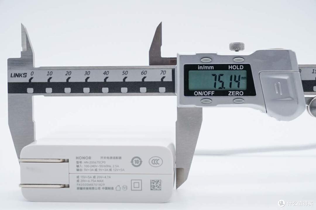 PD + SCP 66W快充,电脑、手机更优的充电体验,荣耀135W充电器评测