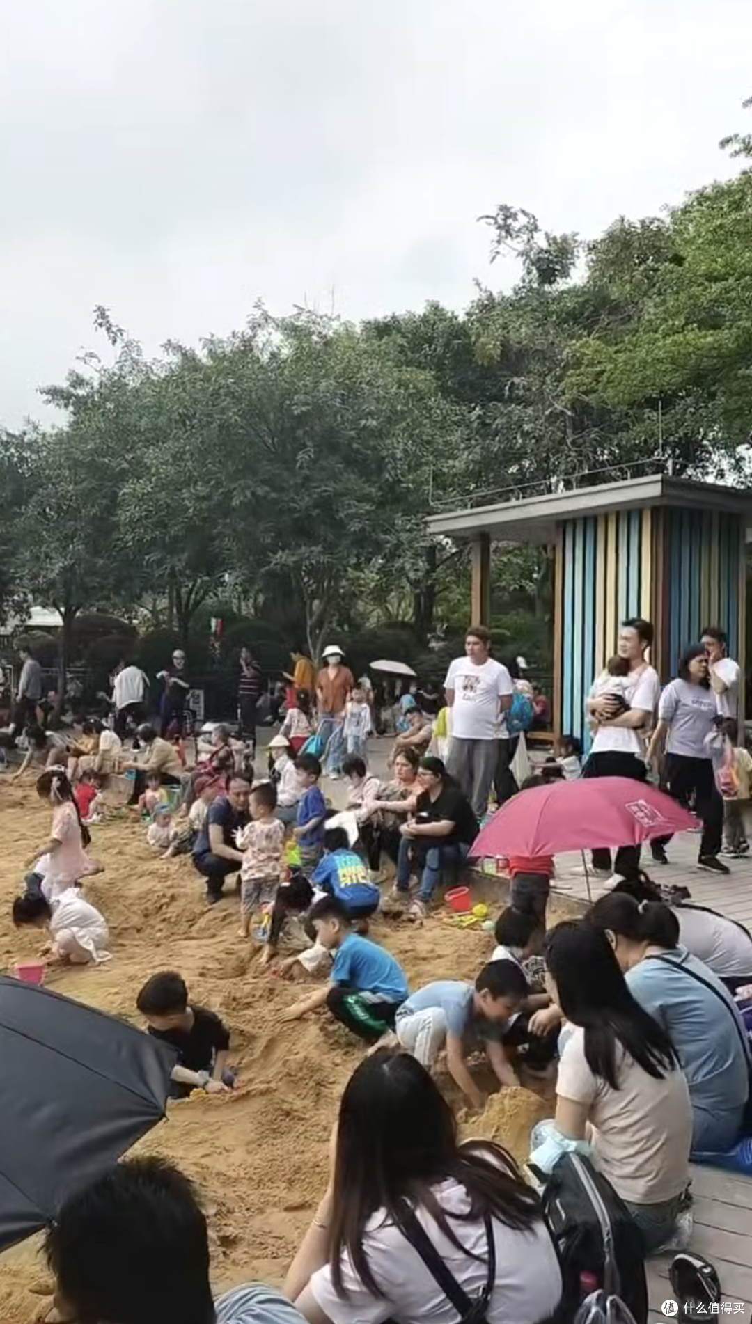 五一假期到沙滩公园游玩。