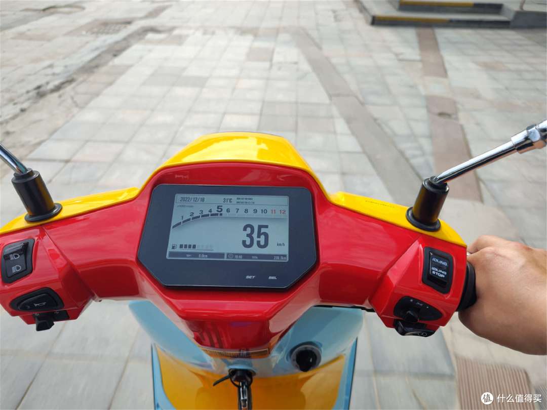 最便宜的150风冷复古踏板？试驾摩途威拉比，点评优缺点