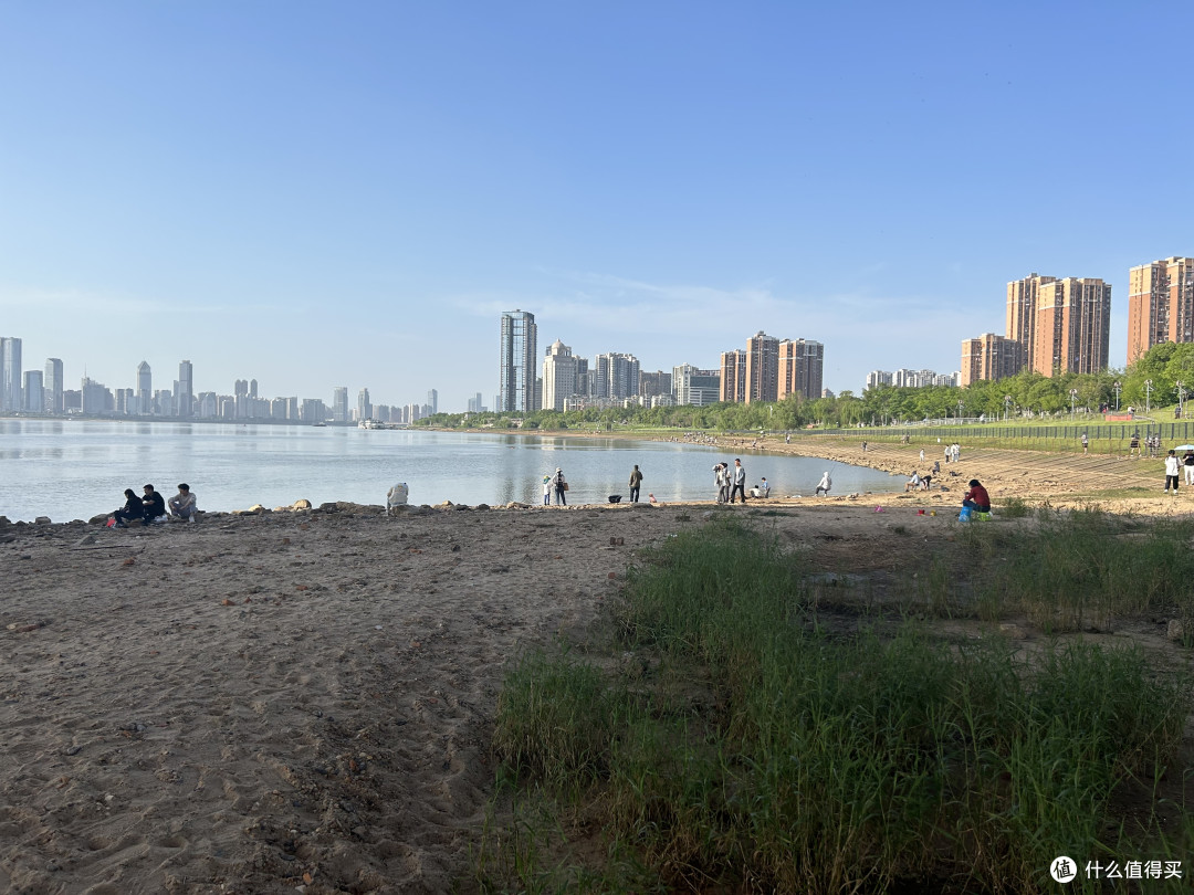 下到了河边