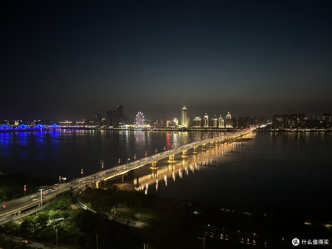 房间夜景
