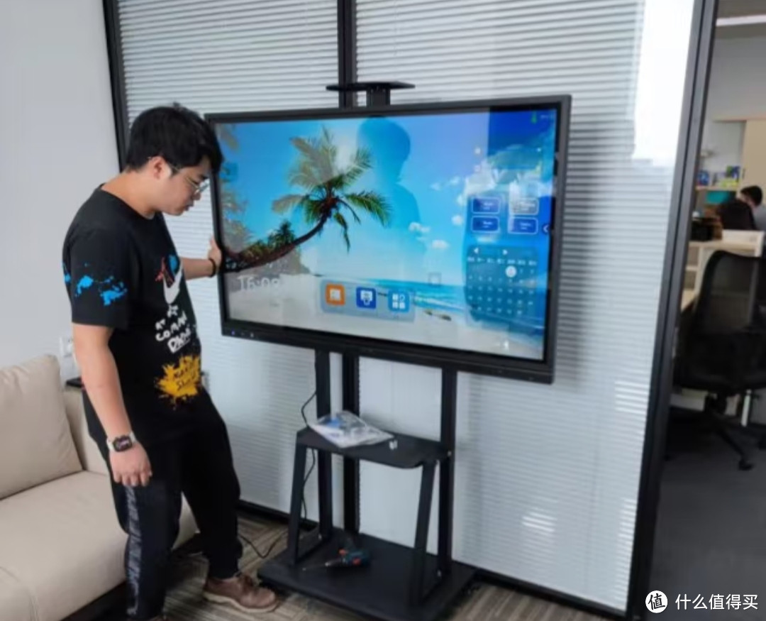 HQisQnse海迅教学一体机，是一款55英寸培训教育触控触屏电视
