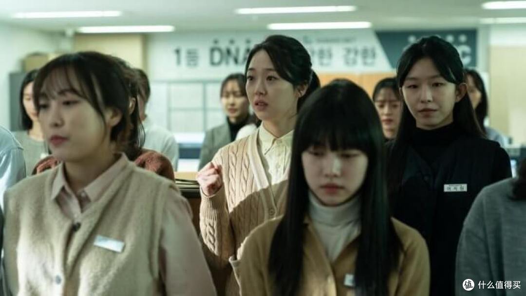 韩影《下一个素熙》:毕业即就业、就业即地狱...... 为何社会新鲜人一个个悄悄死去? 因为我们「不知道」