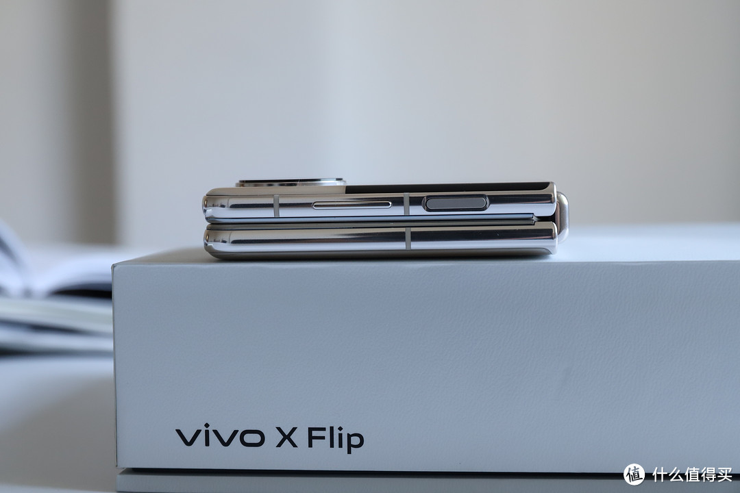 vivo X Flip评测：好看也好用，小折叠屏手机终于站起来了