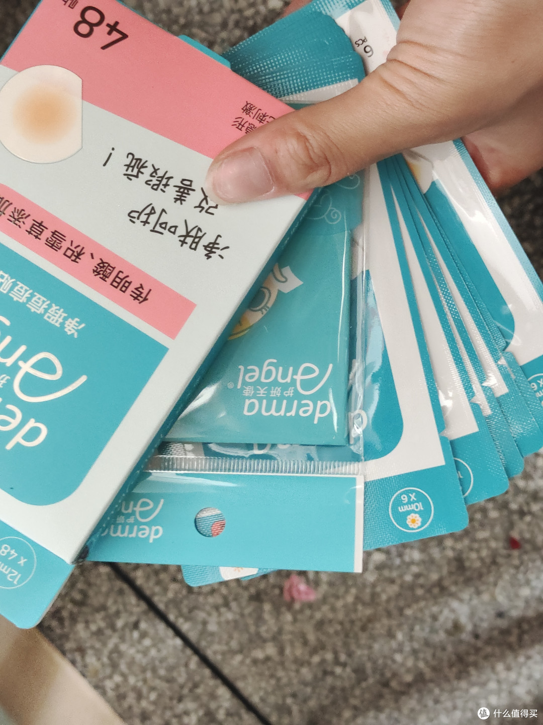 你还在手贱挤痘痘吗？这样很容易留痘印！让它来拯救你把！