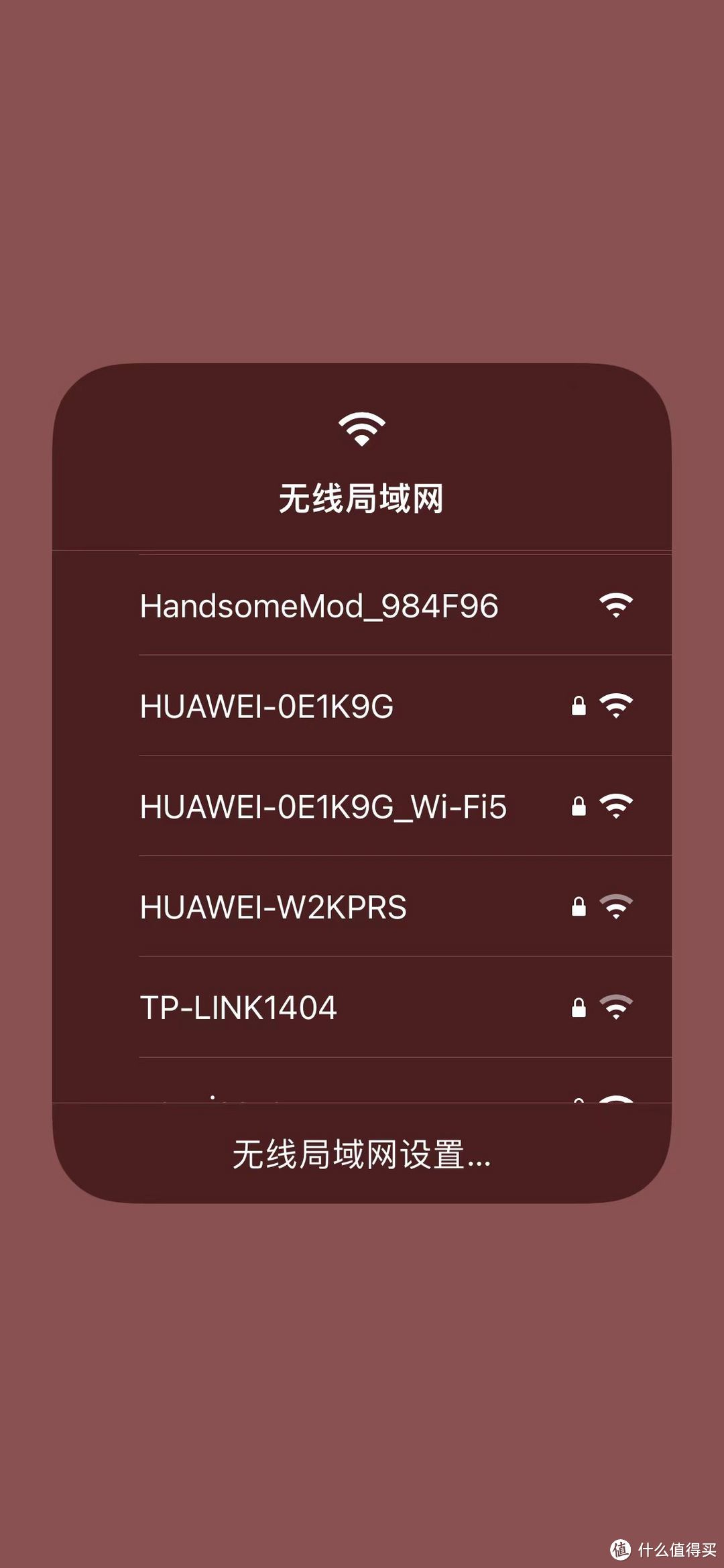 在手机wifi中找到handsomemod开头的无线网络进行连接，没有密码