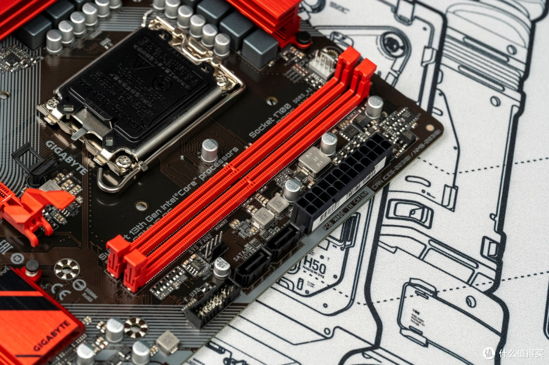 技嘉够给力,D5黑科技加持,千元内B760M魔鹰GAMING AC主板评测