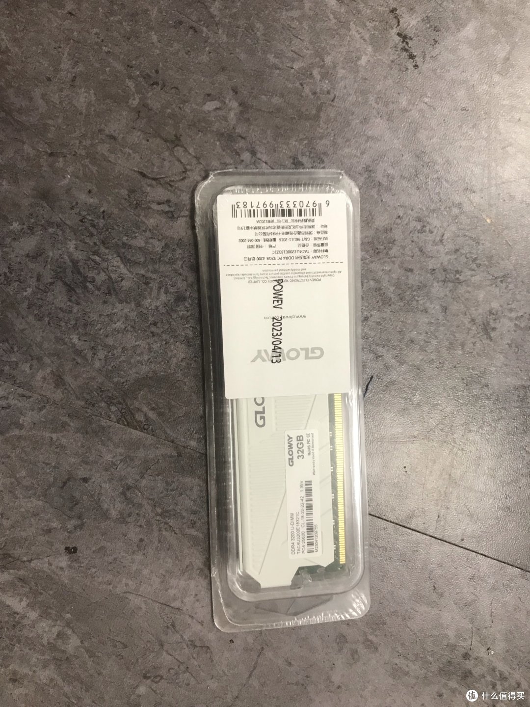 光威天策系列白色铠甲条,单根32g的性价比选择