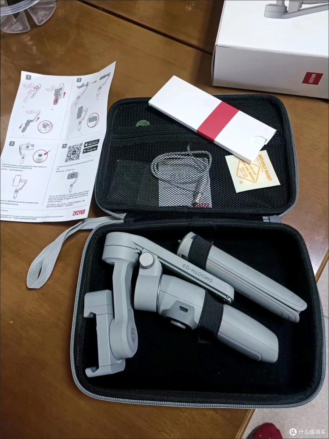 几年前，自拍杆似乎是一种既新鲜又实用的产品，然而随着科技的不断进步，传统自拍杆已经被防抖云台淘汰