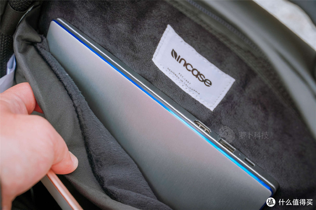 笔记本360°环绕保护，好看又能装，苹果合作品牌INCASE背包评测