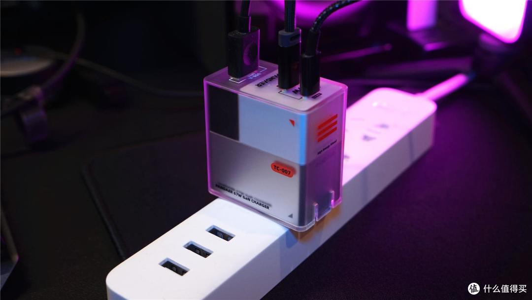 潮流单品 3口多协议高效快充—— 魅族 PANDAER 67W 氮化镓充电器