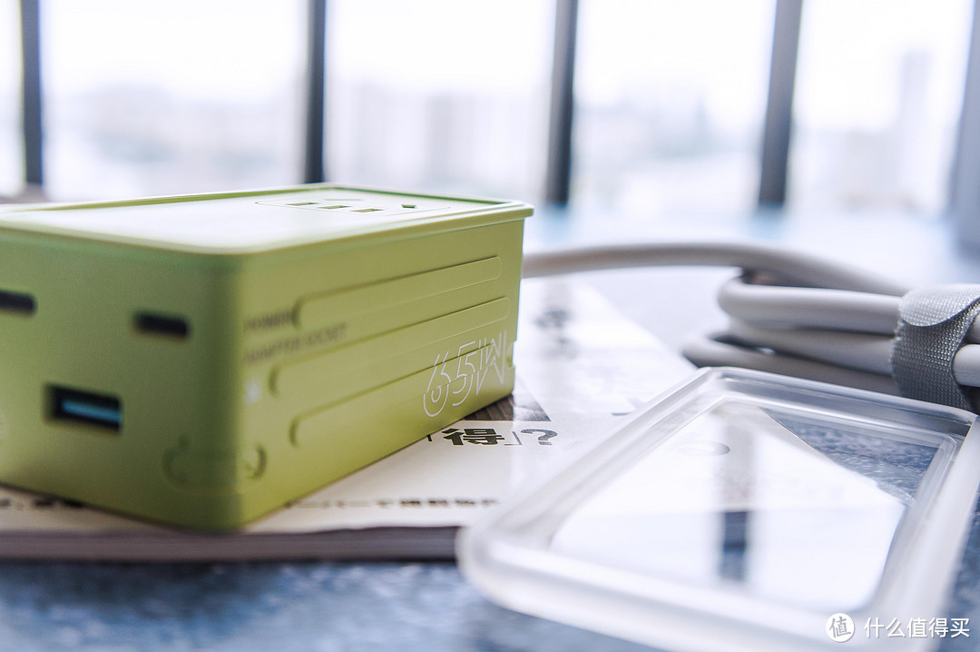 绿色小清新充电十分行！idmix潮酷小魔盒65W氮化镓多功能桌面插线板测评！