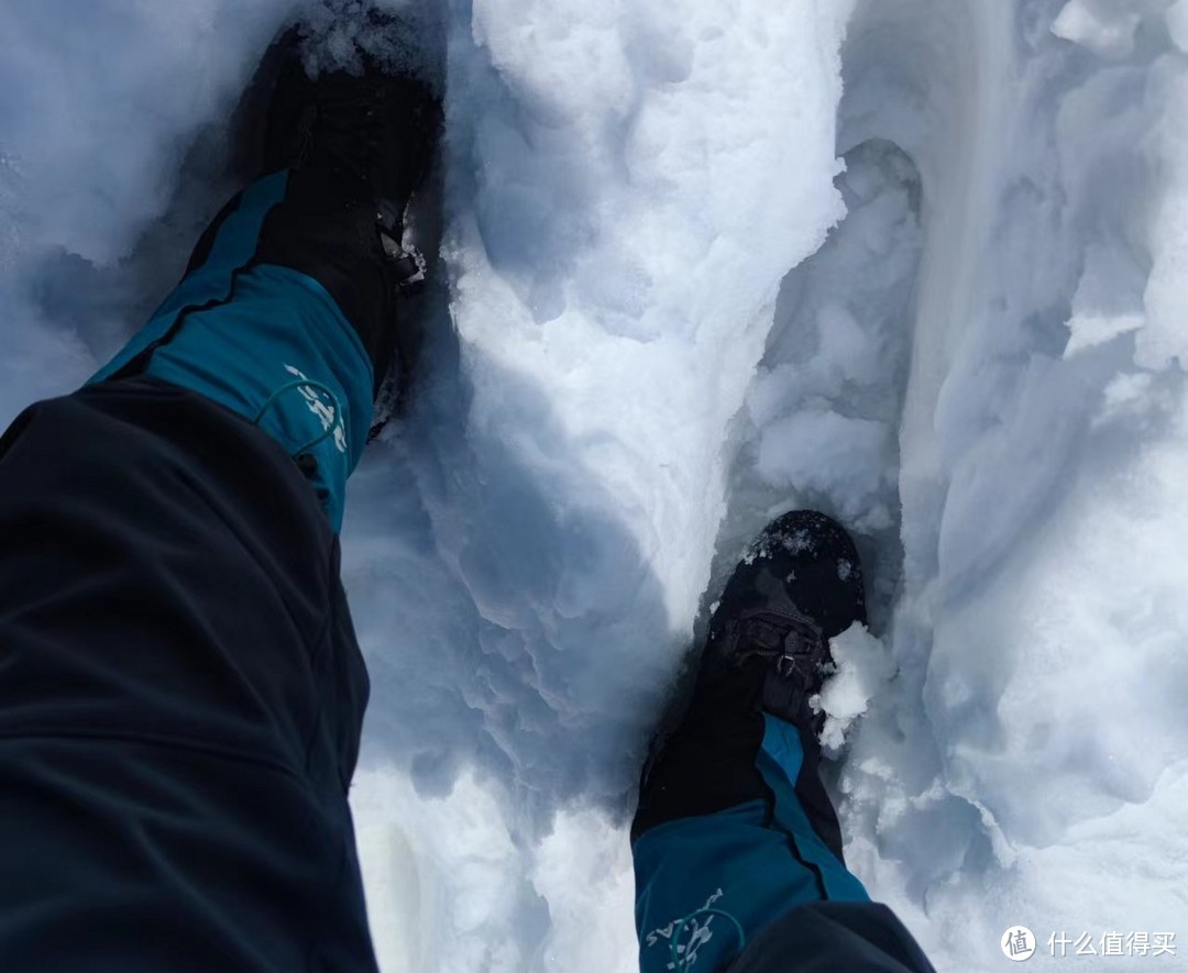 为了测试这双徒步鞋，我去登了一座雪山