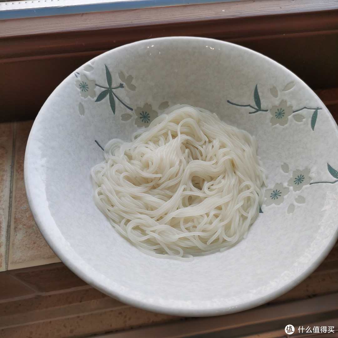 越来越卷，越卷越好的速食汤粉类——良工坊米线竟然有十包料