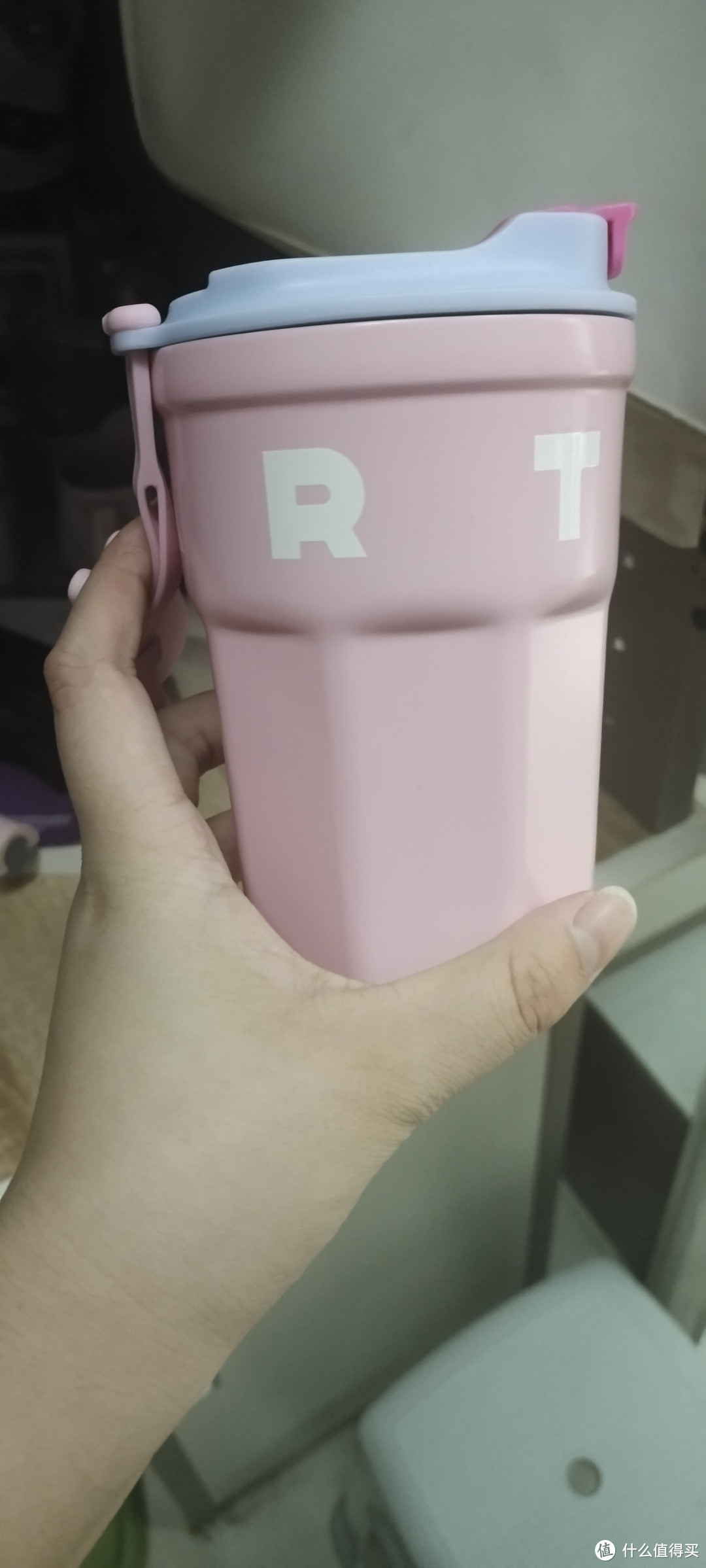 粉色的可爱杯子~因为一个水杯已经爱上喝水了，可爱又实用。