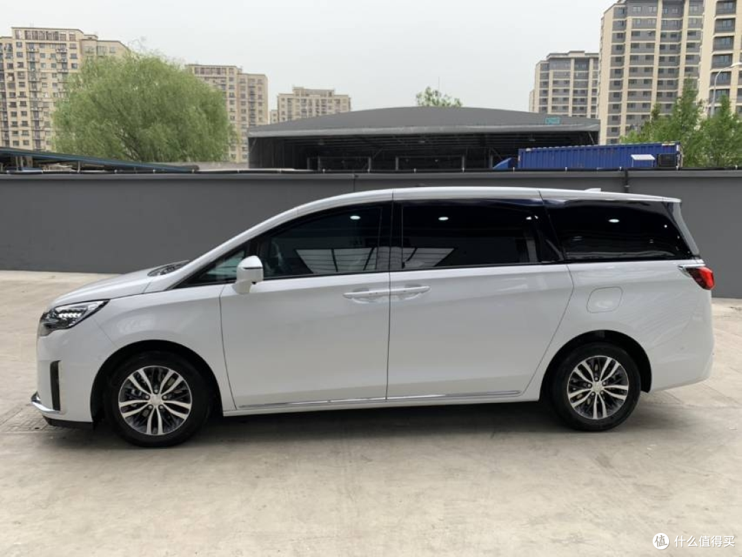 陆尊ES配8000车衣值否?