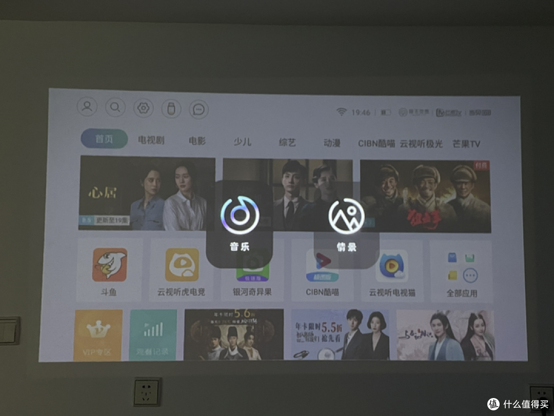最新投影仪推荐,家用投影仪什么牌子好?买贵不如买对,深度家用投影仪购买指南。