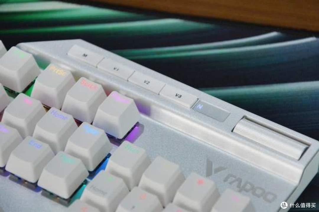 支持104键热拔插，雷柏V700DIYRGB机械键盘定义高性价比客制化