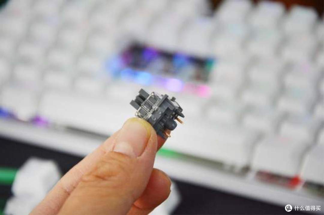 支持104键热拔插，雷柏V700DIYRGB机械键盘定义高性价比客制化