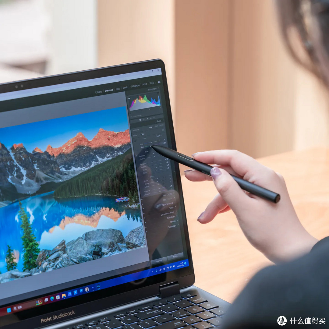 华硕实体旋钮 + 压感触控的高性能旗舰创作本，华硕 ProArt 创 16 2023 测评