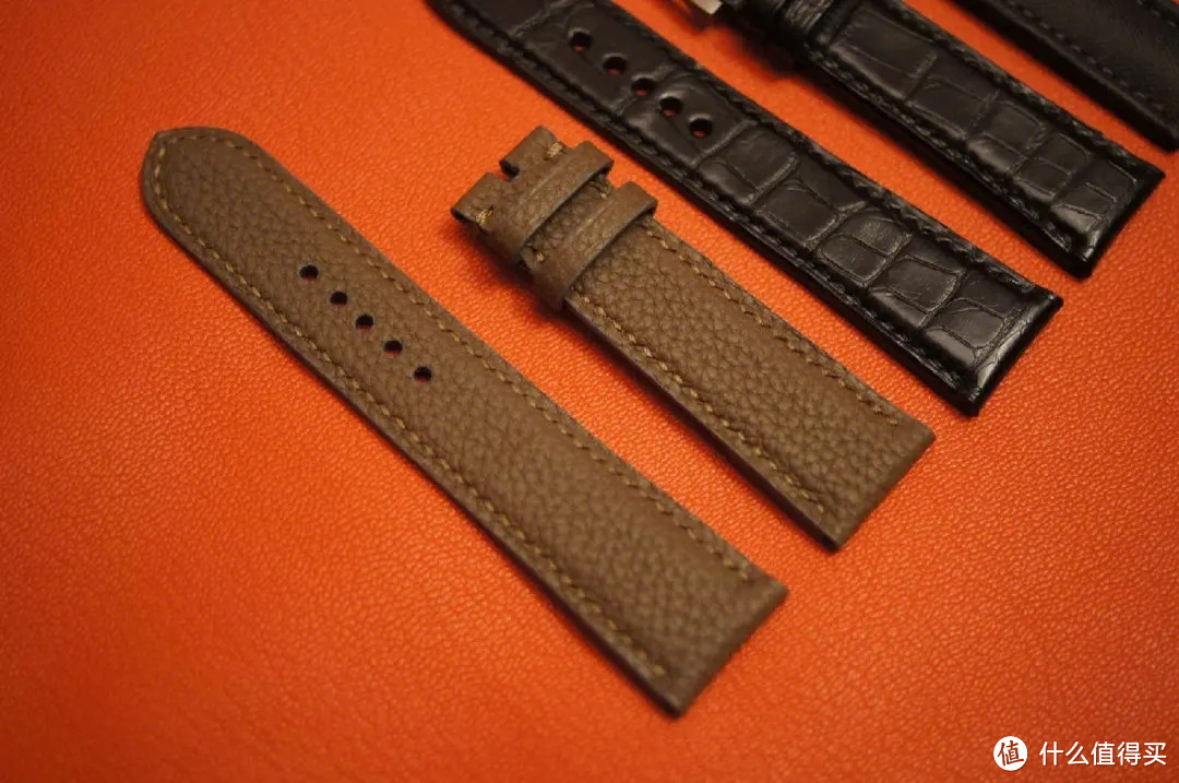 皮带手表与钢带手表，哪种更适合你的手腕？