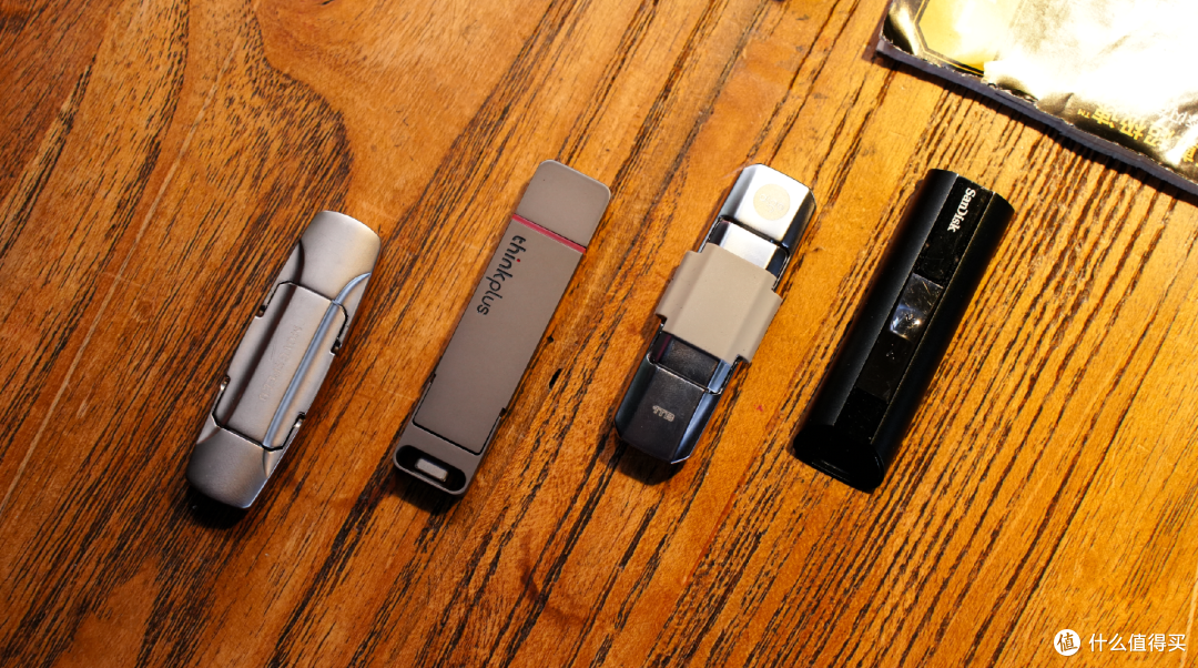 1T大容量固态U盘横评：超大文件+脏盘测试，还真有U盘不掉速？