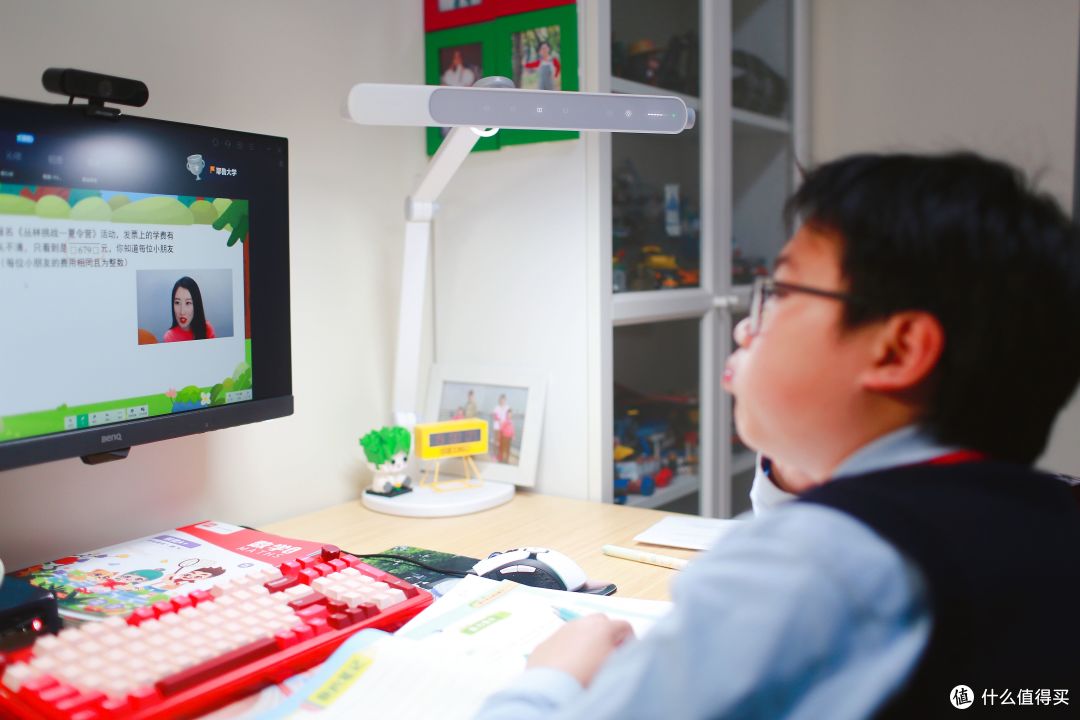 学业越来越重,小近视的双眼就让明基MindDuo2来呵护吧!