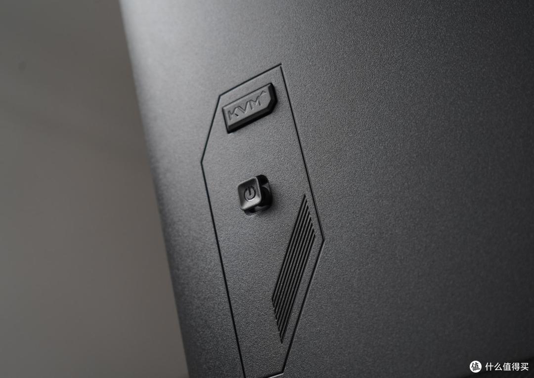 技嘉M32U AE悬臂版显示器评测:4K/144Hz,全能“变形金刚”
