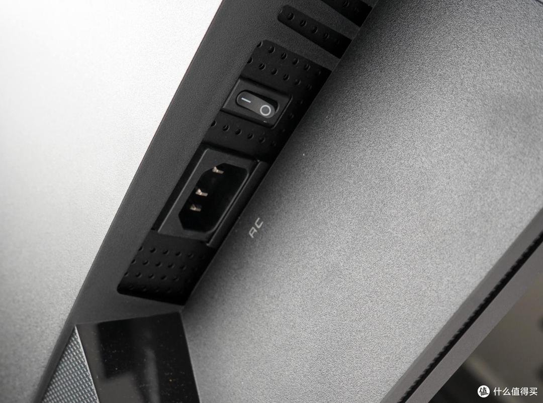 技嘉M32U AE悬臂版显示器评测:4K/144Hz,全能“变形金刚”