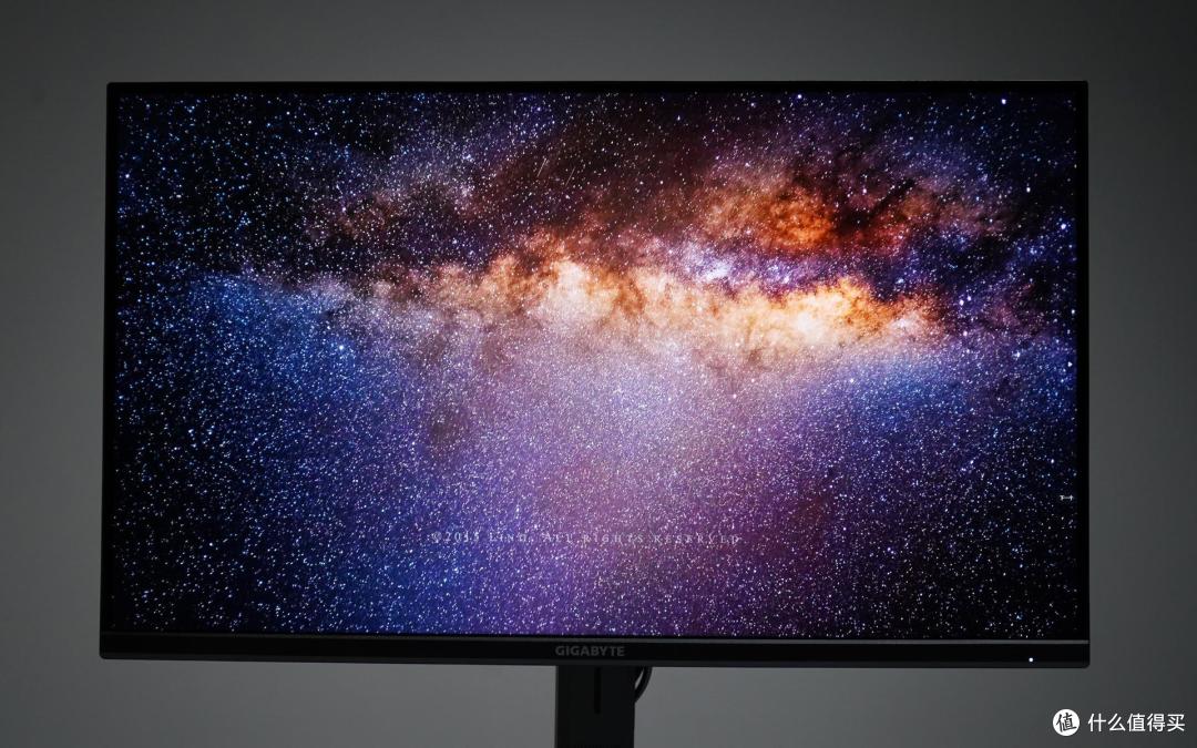 技嘉M32U AE悬臂版显示器评测:4K/144Hz,全能“变形金刚”