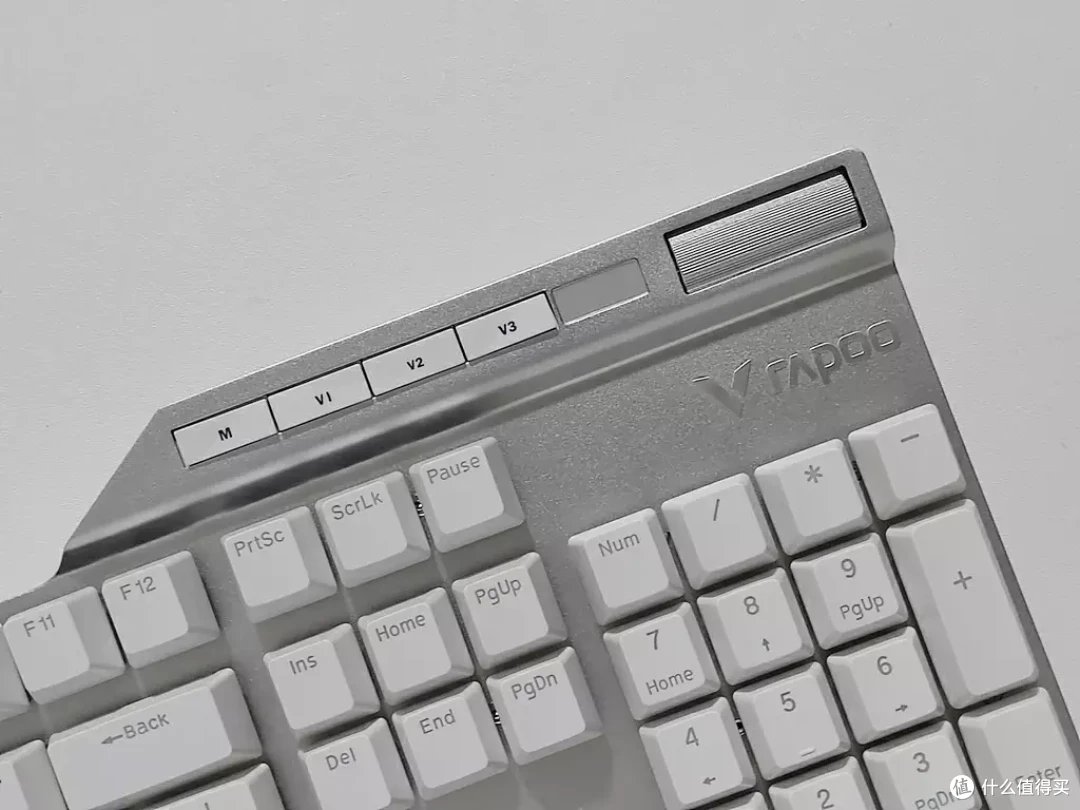 情节人快到了,300元内送啥礼物给男朋友?——雷柏V700 DIY RGB 机械键盘可以一看!